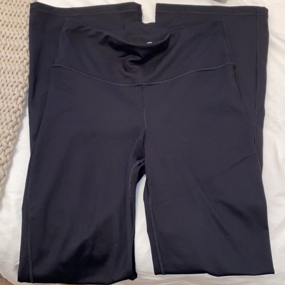 Gap fit high rise power flare legging - Picture 4 of 7
